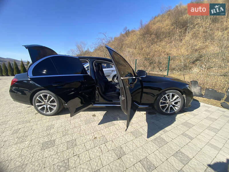 Седан Mercedes-Benz E-Class 2018 в Воловцю