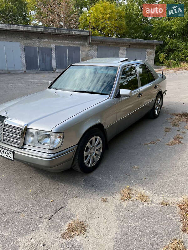 Седан Mercedes-Benz E-Class 1989 в Днепре