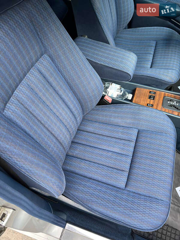 Седан Mercedes-Benz E-Class 1989 в Днепре