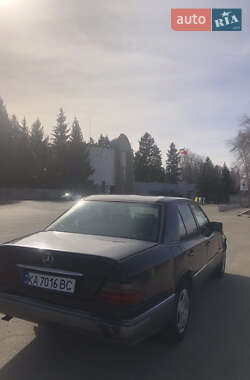 Седан Mercedes-Benz E-Class 1988 в 