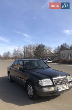 Седан Mercedes-Benz E-Class 1988 в 