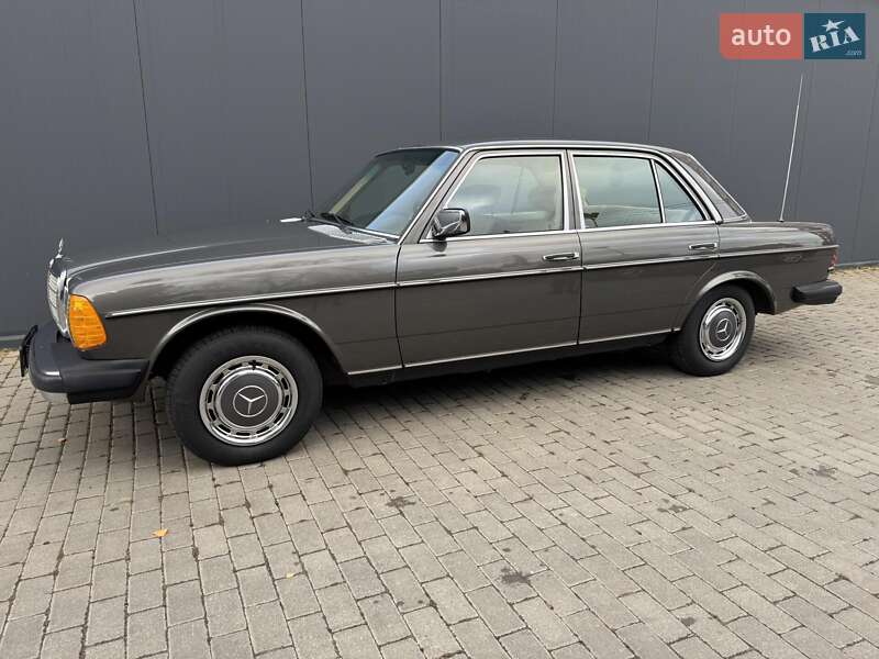 Седан Mercedes-Benz E-Class 1986 в 