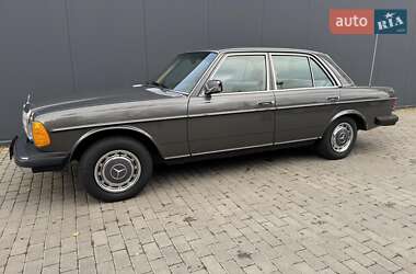 Седан Mercedes-Benz E-Class 1986 в 