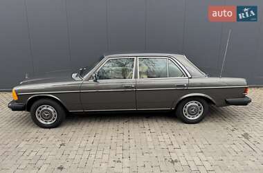 Седан Mercedes-Benz E-Class 1986 в 