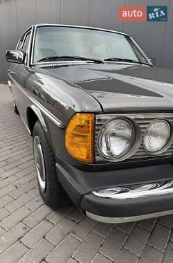 Седан Mercedes-Benz E-Class 1986 в 
