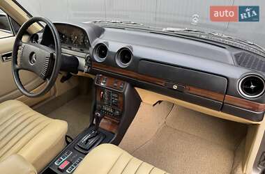 Седан Mercedes-Benz E-Class 1986 в 