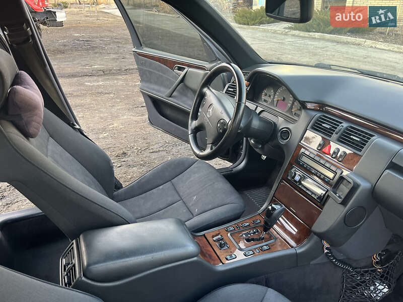 Седан Mercedes-Benz E-Class 2002 в Харькове