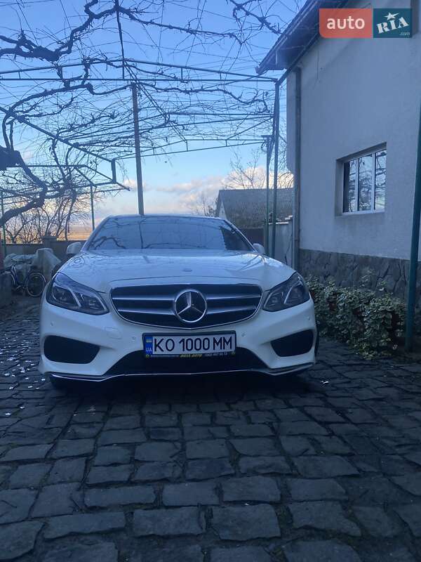 Седан Mercedes-Benz E-Class 2012 в Иршаве