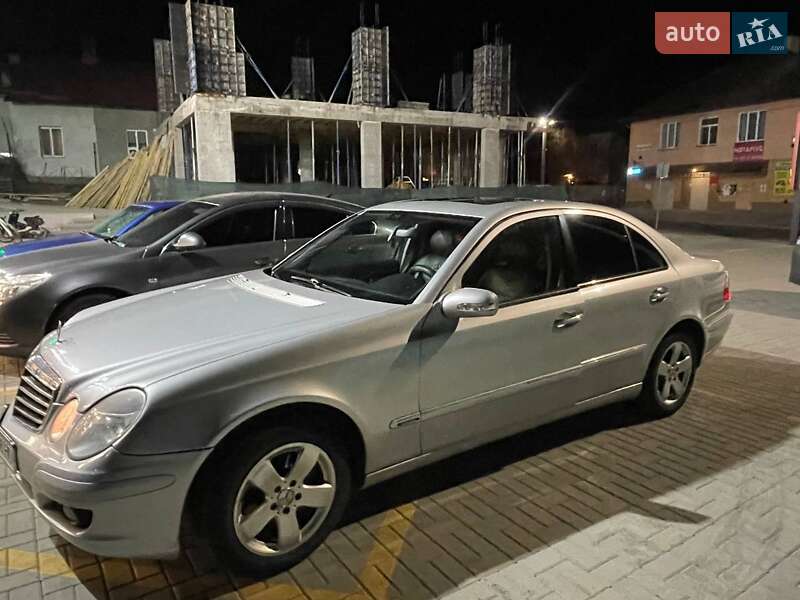 Седан Mercedes-Benz E-Class 2002 в Пустомитах