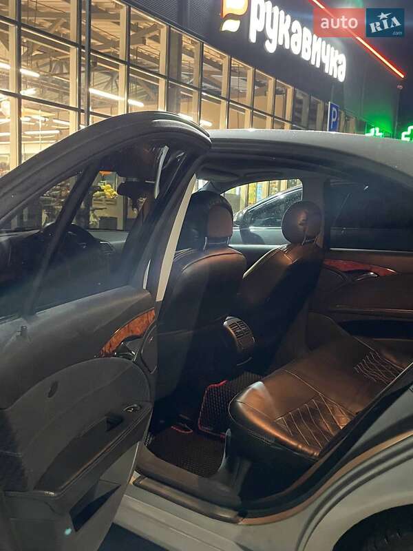 Седан Mercedes-Benz E-Class 2002 в Пустомитах