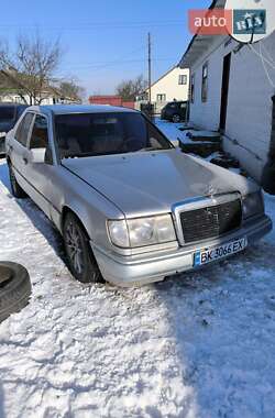 Седан Mercedes-Benz E-Class 1991 в Березному