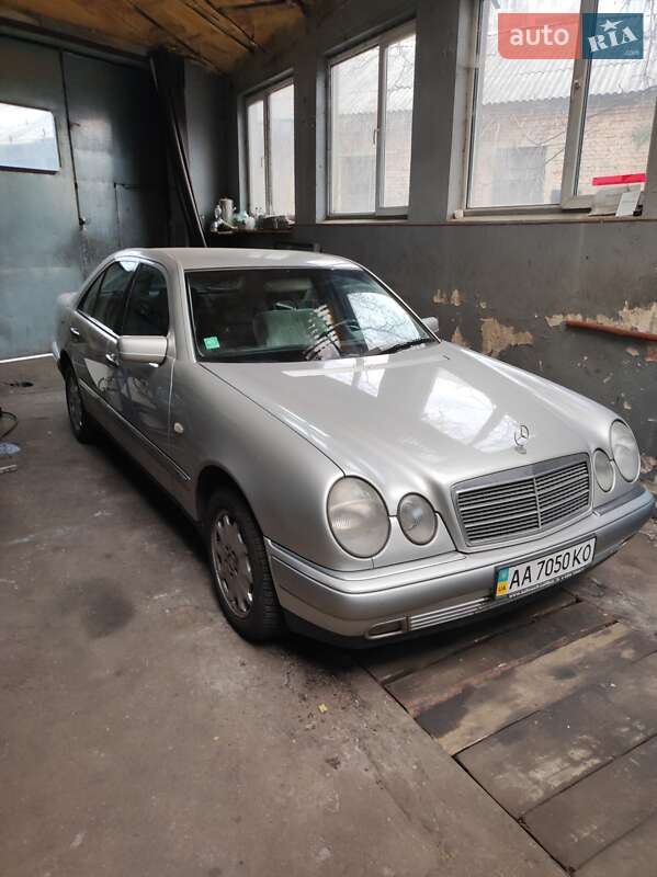 Седан Mercedes-Benz E-Class 1999 в 