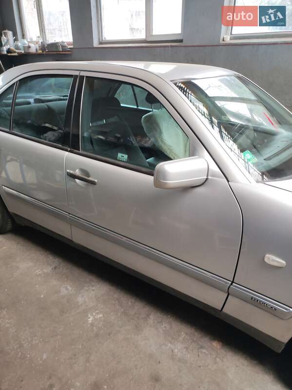 Седан Mercedes-Benz E-Class 1999 в Киеве