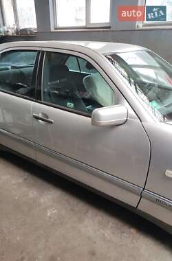 Седан Mercedes-Benz E-Class 1999 в 