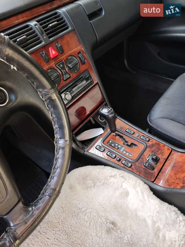 Седан Mercedes-Benz E-Class 1999 в Киеве