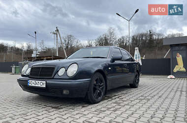 Седан Mercedes-Benz E-Class 1997 в Іршаві