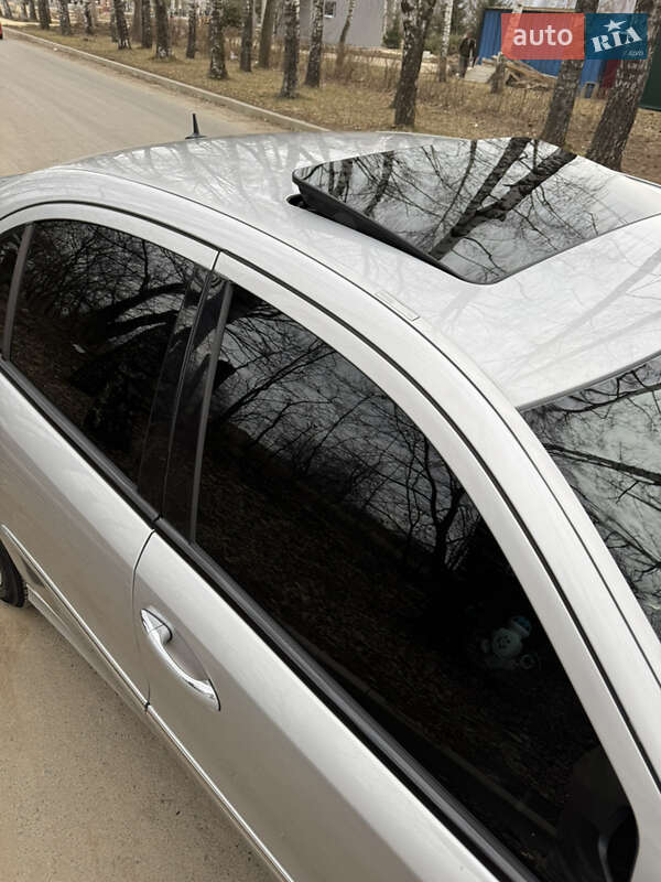 Седан Mercedes-Benz E-Class 2002 в Черновцах