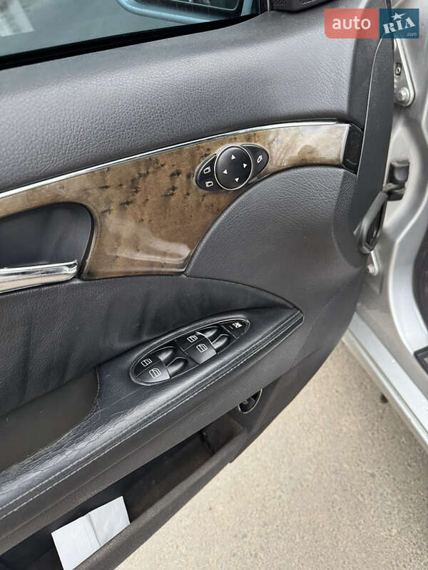 Седан Mercedes-Benz E-Class 2002 в Черновцах