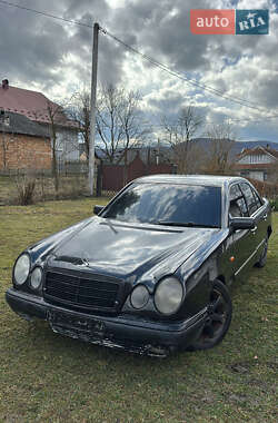 Седан Mercedes-Benz E-Class 1996 в Косове