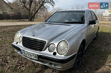 Седан Mercedes-Benz E-Class 2000 в Харькове