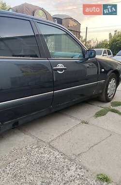 Седан Mercedes-Benz E-Class 1998 в 