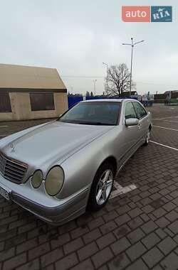 Седан Mercedes-Benz E-Class 2001 в Хусті