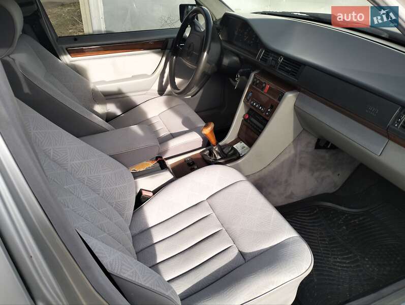 Седан Mercedes-Benz E-Class 1995 в Житомирі