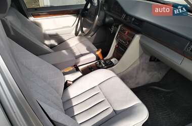 Седан Mercedes-Benz E-Class 1995 в 