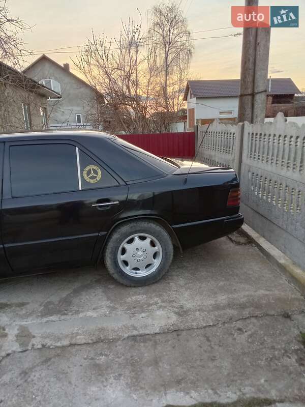 Седан Mercedes-Benz E-Class 1989 в Вашковцах