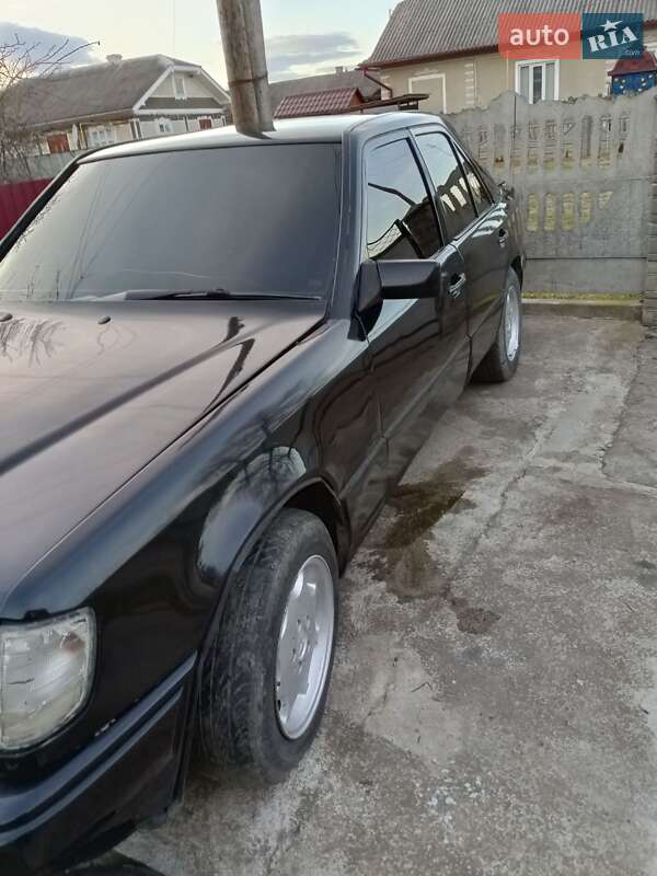 Седан Mercedes-Benz E-Class 1989 в Вашковцах