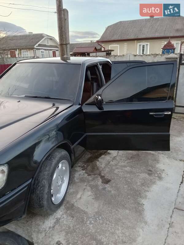 Седан Mercedes-Benz E-Class 1989 в Вашковцах