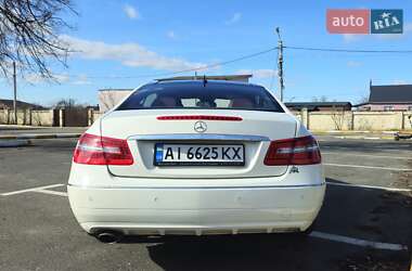 Купе Mercedes-Benz E-Class 2011 в 