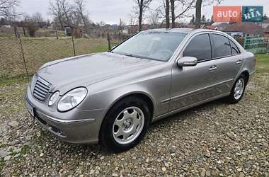 Седан Mercedes-Benz E-Class 2004 в Новоселице