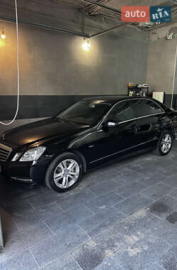 Седан Mercedes-Benz E-Class 2010 в 