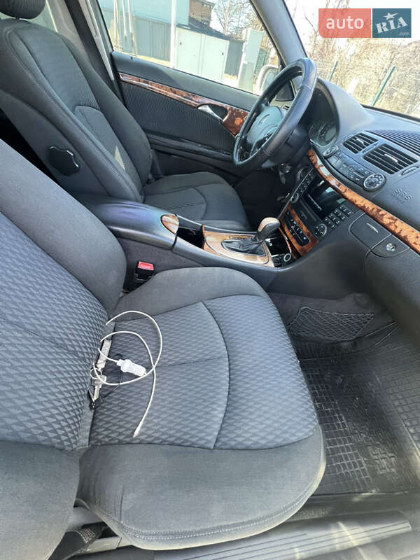 Седан Mercedes-Benz E-Class 2003 в Черновцах