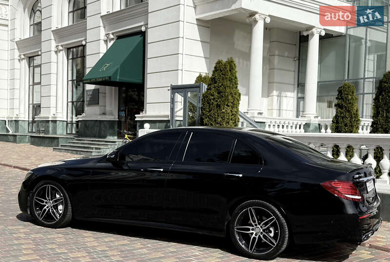Седан Mercedes-Benz E-Class 2016 в Киеве