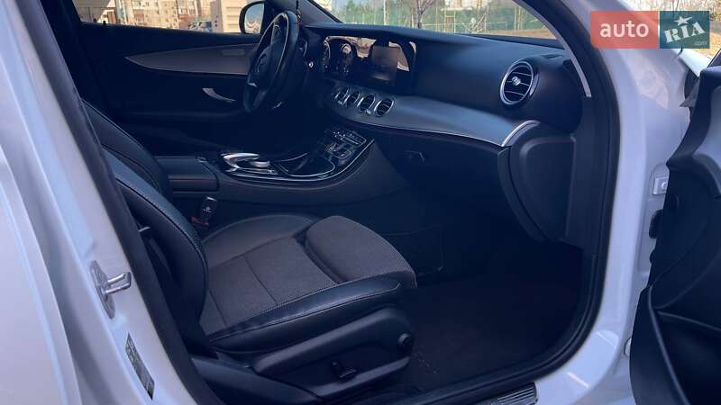 Седан Mercedes-Benz E-Class 2016 в Южному