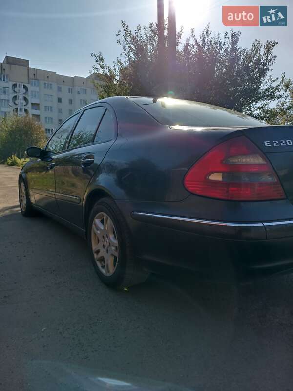 Седан Mercedes-Benz E-Class 2005 в Костополе