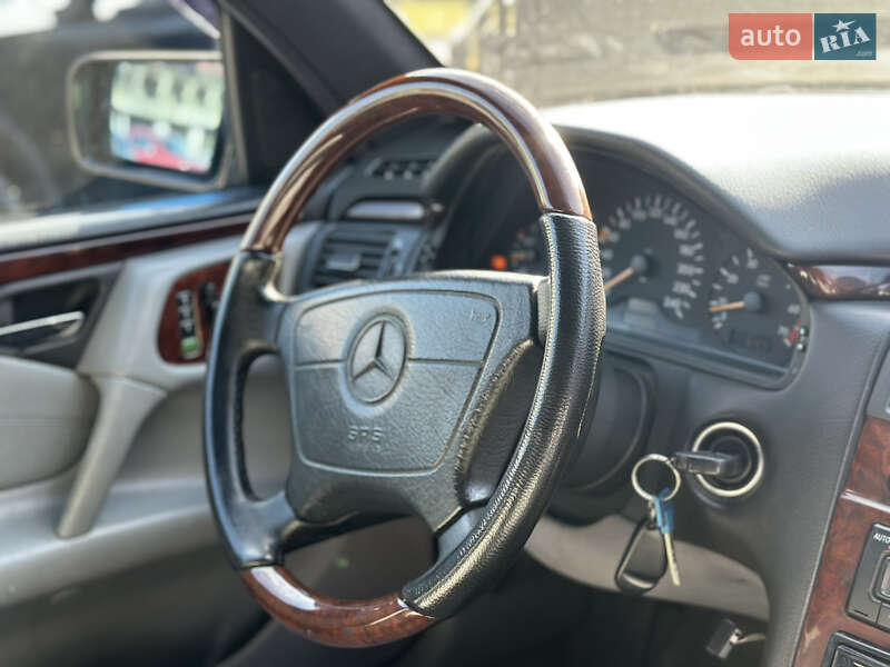 Седан Mercedes-Benz E-Class 1997 в Львові