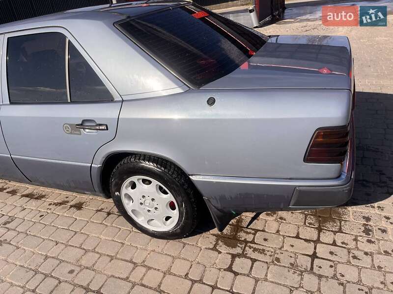 Седан Mercedes-Benz E-Class 1992 в Рава-Русской