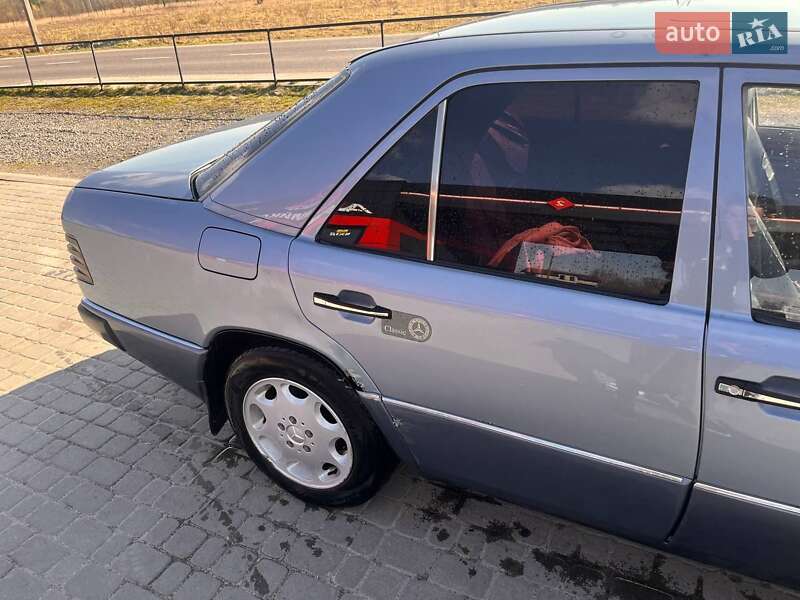 Седан Mercedes-Benz E-Class 1992 в Рава-Русской