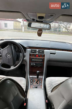 Седан Mercedes-Benz E-Class 1999 в 