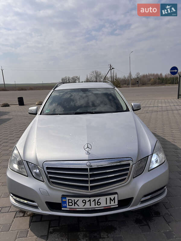 Універсал Mercedes-Benz E-Class 2011 в Сарнах
