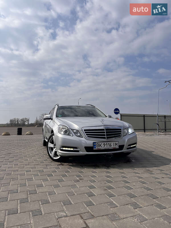 Універсал Mercedes-Benz E-Class 2011 в Сарнах