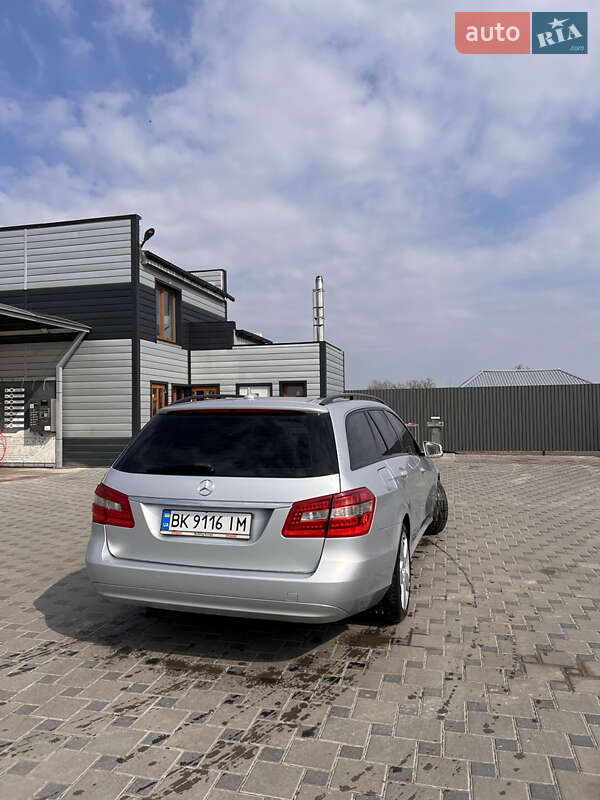 Універсал Mercedes-Benz E-Class 2011 в Сарнах