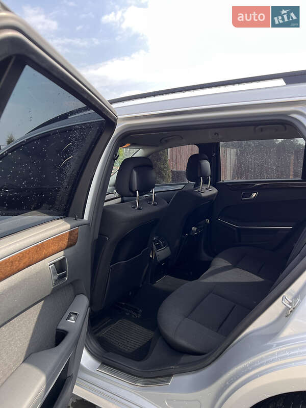 Універсал Mercedes-Benz E-Class 2011 в Сарнах