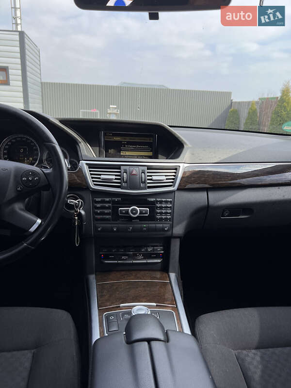 Універсал Mercedes-Benz E-Class 2011 в Сарнах