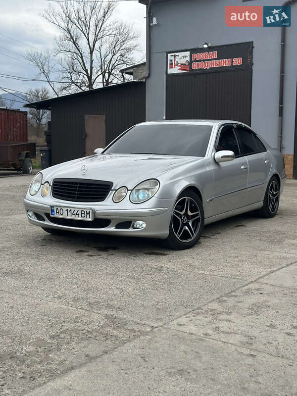 Седан Mercedes-Benz E-Class 2002 в Тересве