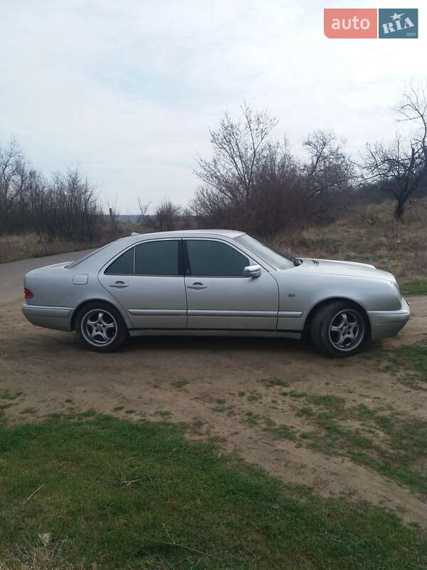 Седан Mercedes-Benz E-Class 1999 в Березівці