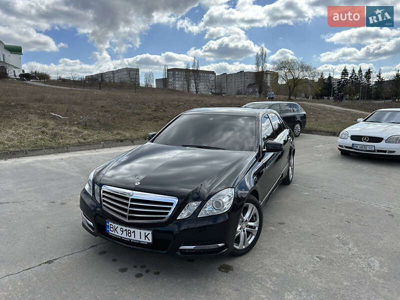 Седан Mercedes-Benz E-Class 2012 в Вараші